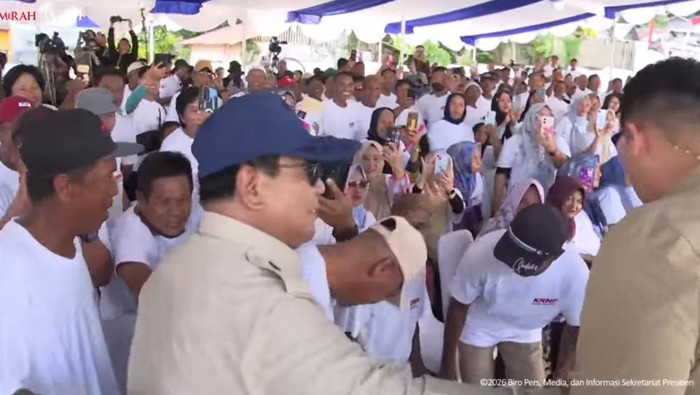Prabowo Jadi Sorotan usai Singkirkan Paspampres Saat Salami Warga di Gorontalo