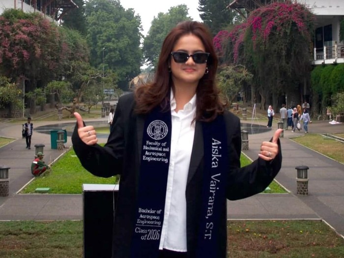 Putri Ersa Mayori Resmi Jadi Sarjana Teknik, Kika Tuntaskan Studi Dirgantara di ITB